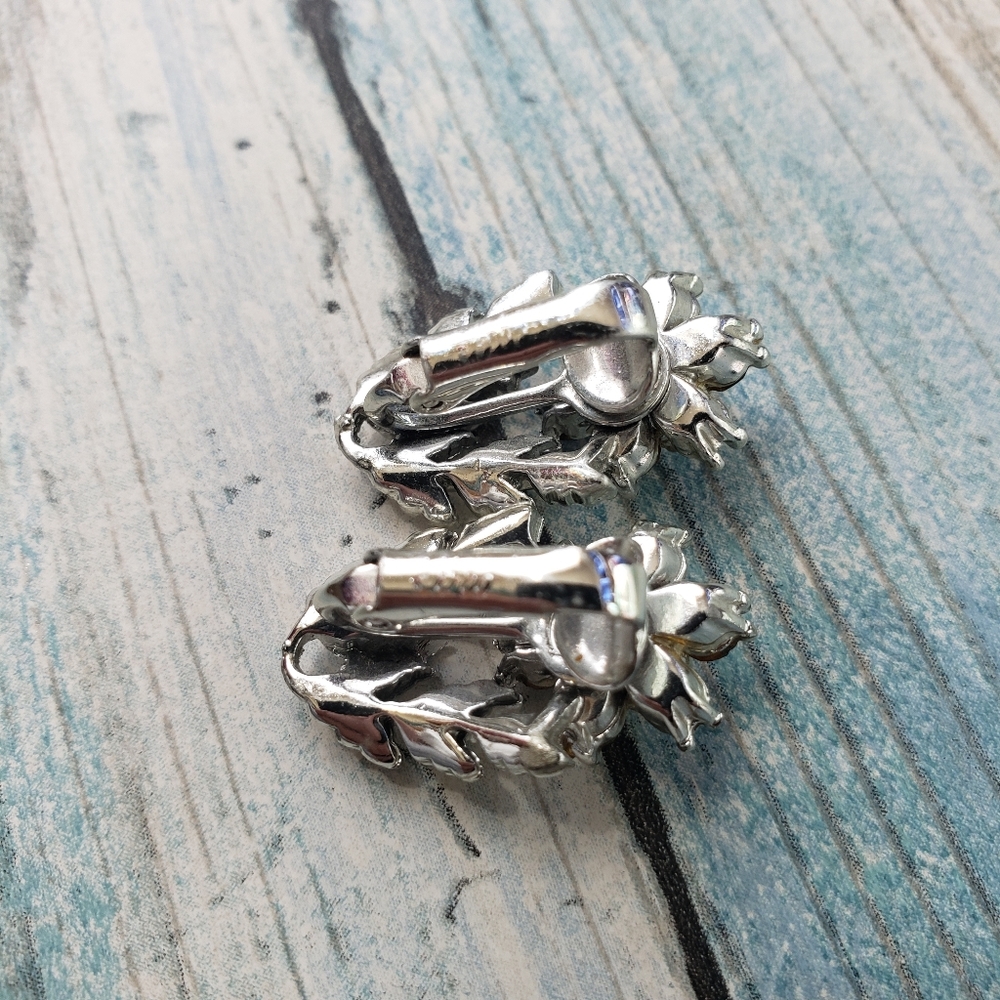 Coro Flower Earrings. - Picture 6 of 7